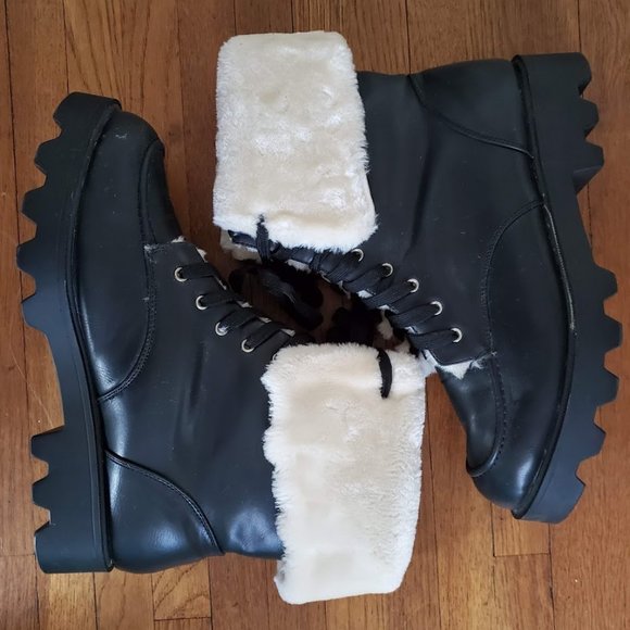 Hot Topic Shoes - 🖤Hot Topic Fur-Lined Combat Boots🖤